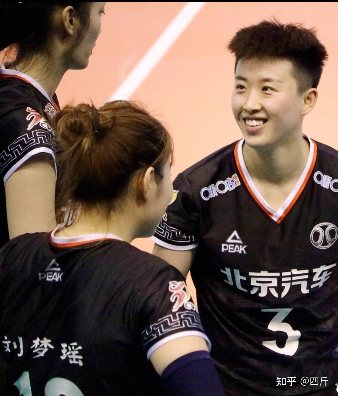 中国女排运动员孙文静宣布"出柜",送女朋友豪车,高调炫耀恋情