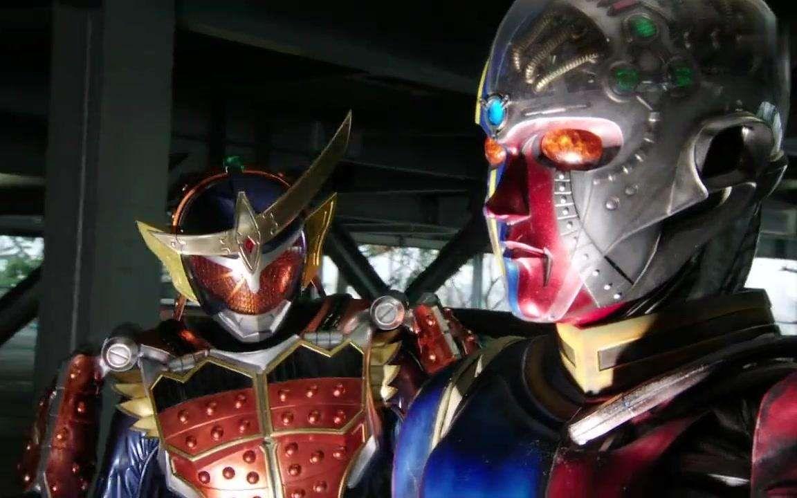 求一个特摄英雄,身体颜色左红右银,长得有点像奈克赛斯,好像是巨大