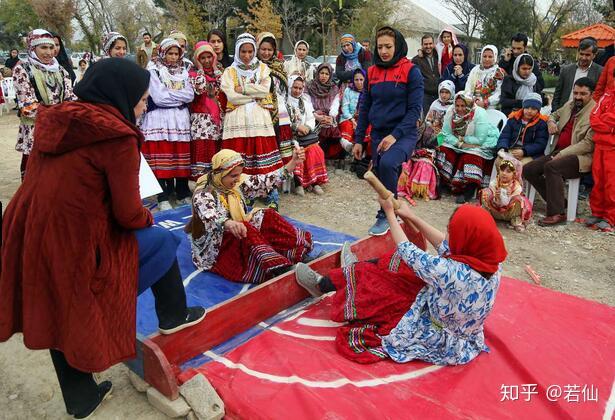 伊朗北呼罗珊省举行趣味的民间运动会