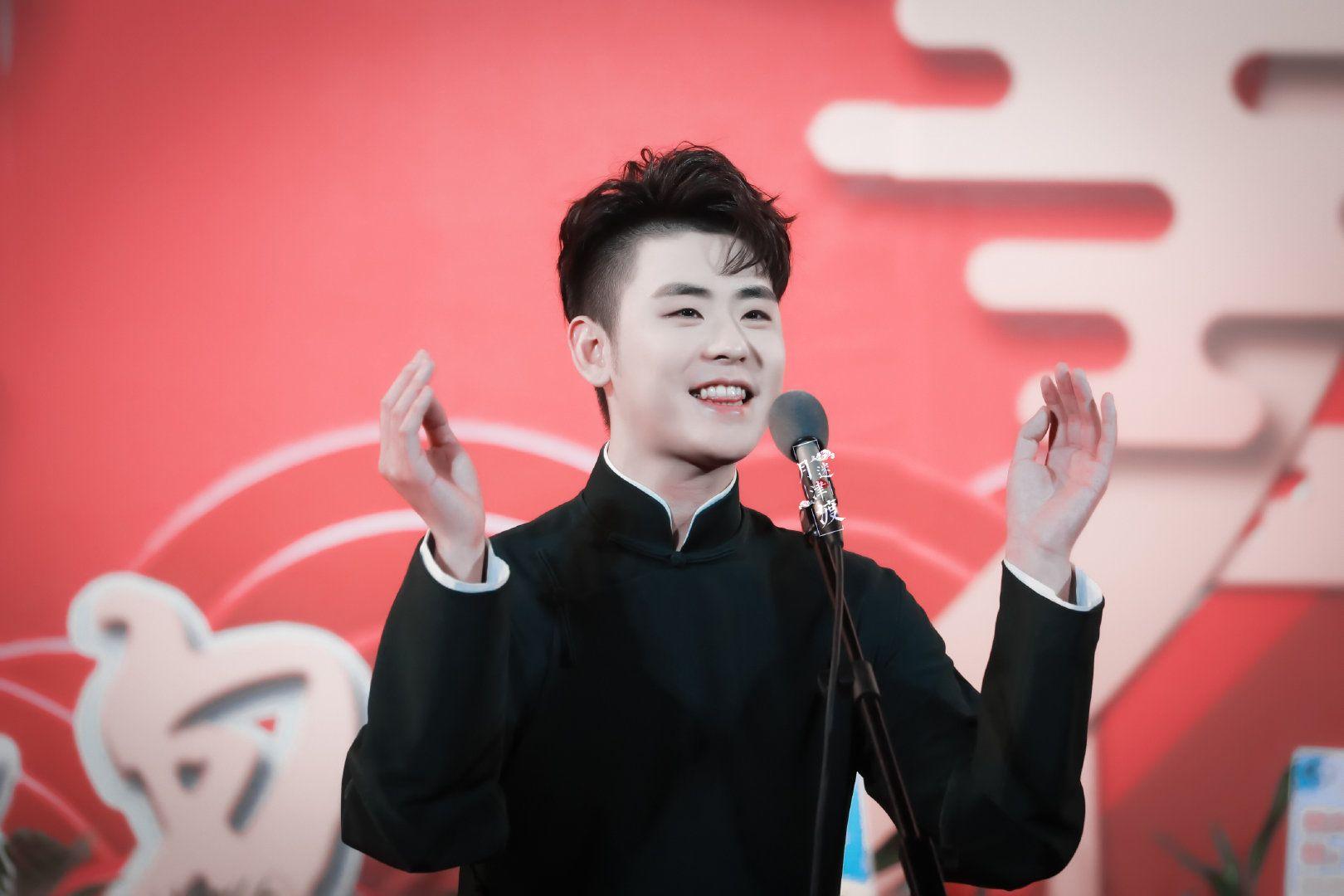 姐妹们有没有张云雷的图可以做电脑桌面的那种