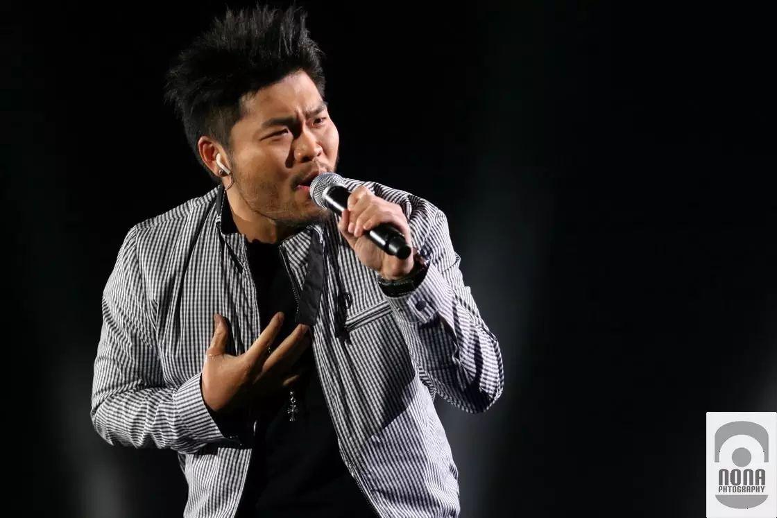 暴瘦40斤从200斤胖子到金曲奖最佳男歌手再到肌肉男神他的人生一路