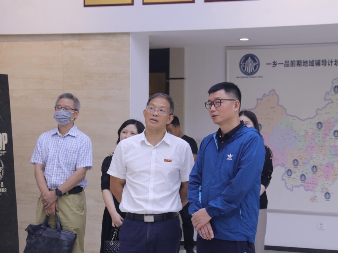 蓝军会见湖南工商大学党委书记唐亚阳一行