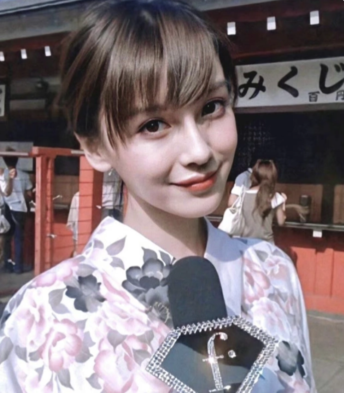 杨颖15岁日本走t台照流出网友满身的风尘味见过吗