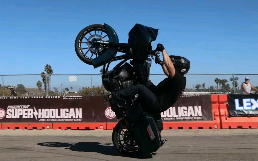 哈雷改装成杜卡迪大魔鬼的样子,你喜欢吗?