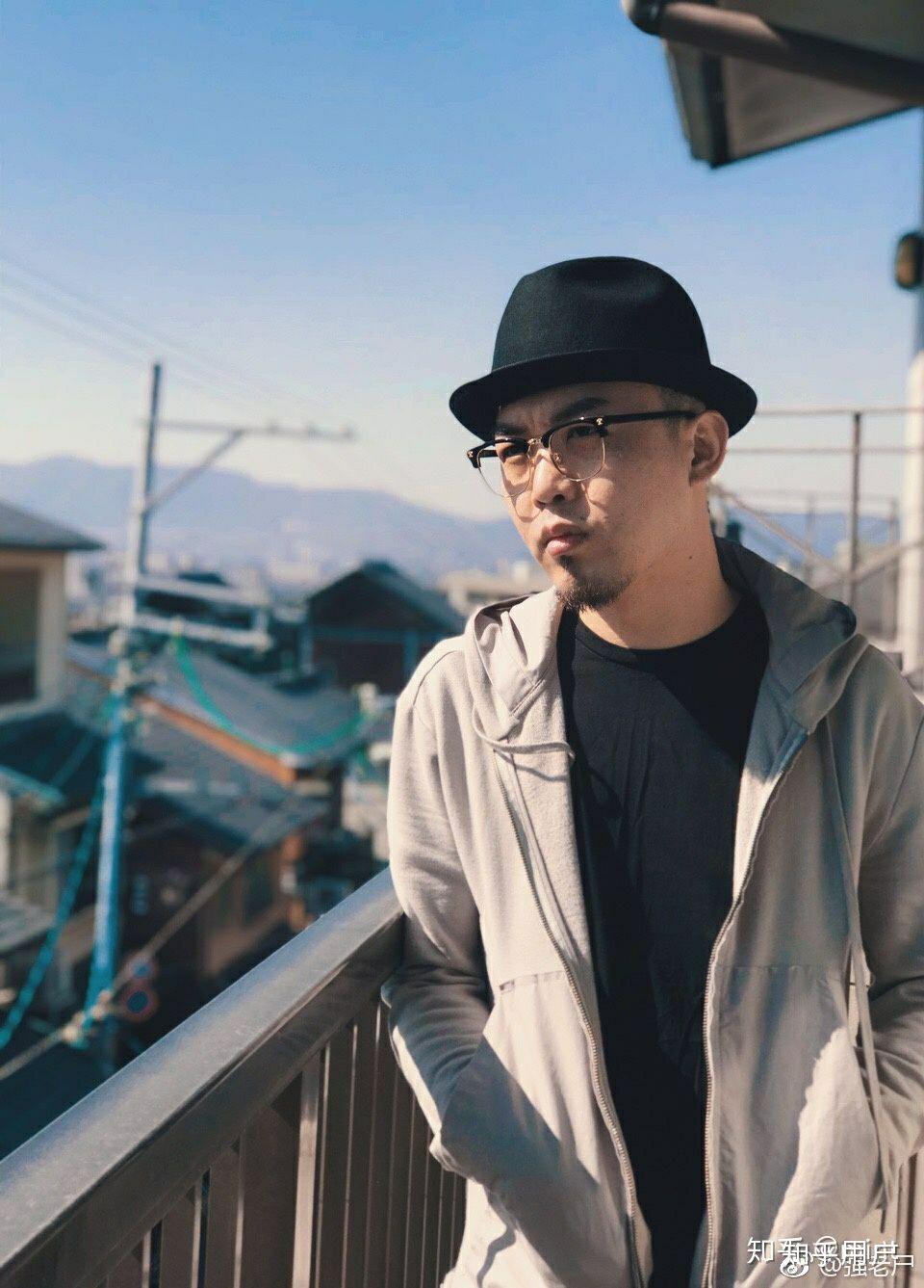 知名画手玫瑰机关枪疑似遭到纹身师男友pua抑郁自杀而亡事情真相如何