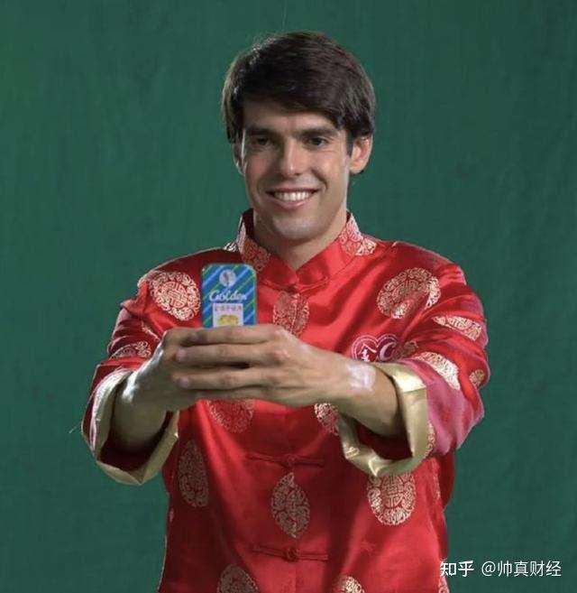 同年,江佩珍将自己的头像,印在了金嗓子的包装盒上.