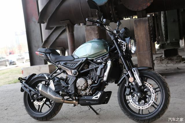 隆鑫300级复古摩托前后碟刹配abs155l大油箱售价17980元