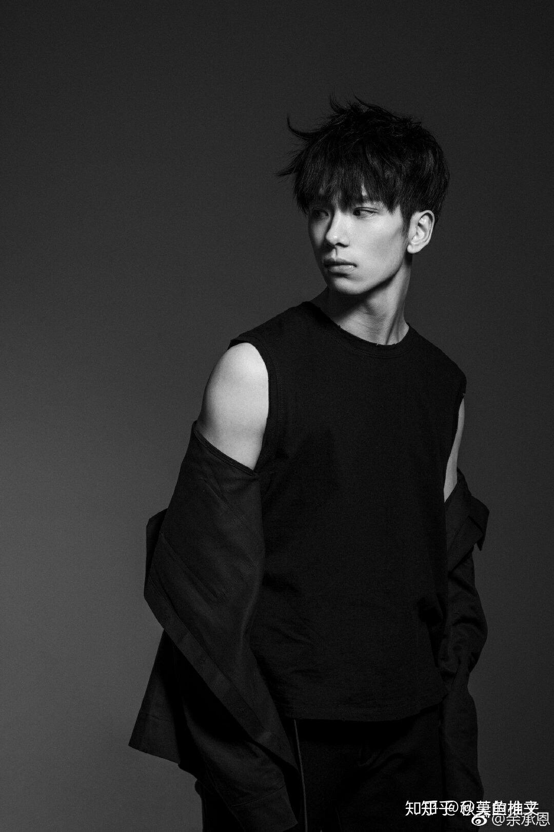 最近书荒,有什么好看的小说推荐下。?