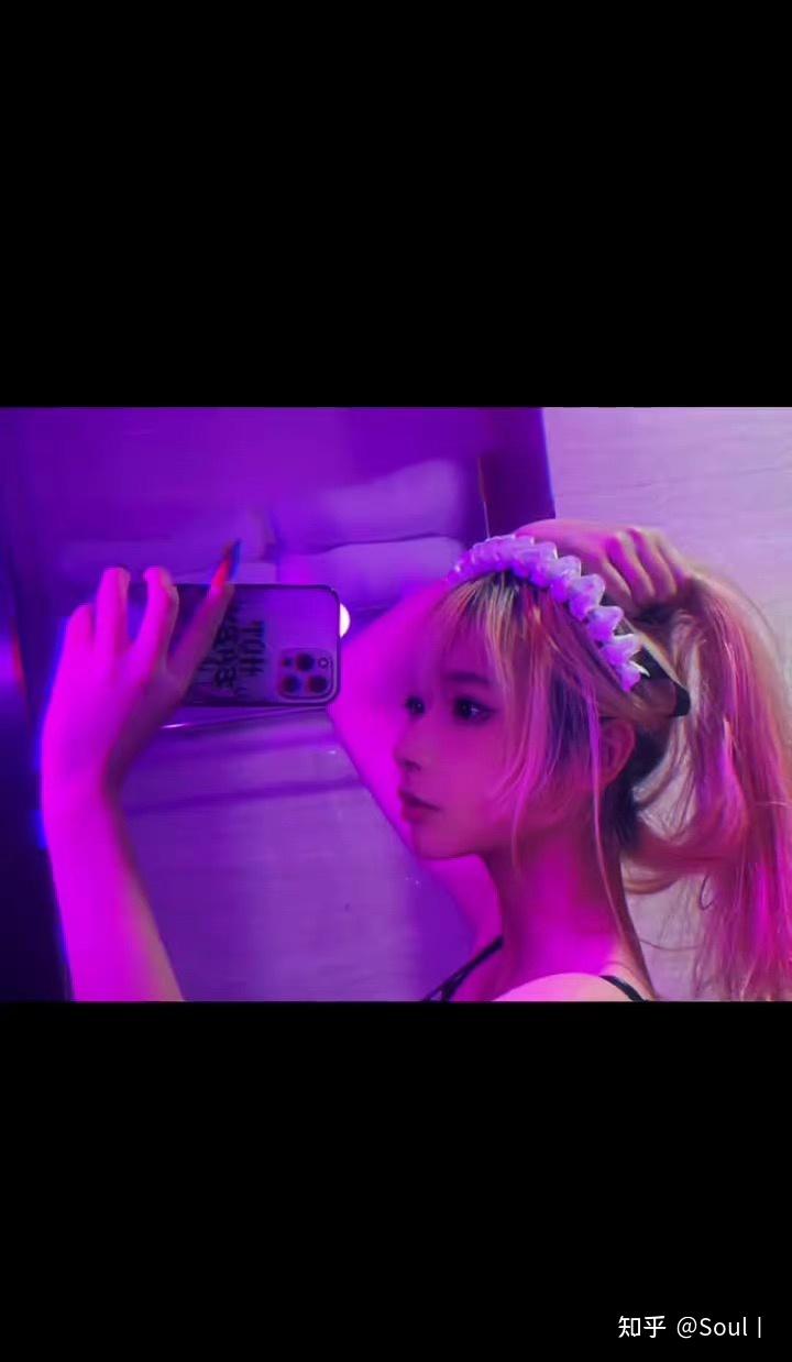 周丽珊最新紫色滤镜