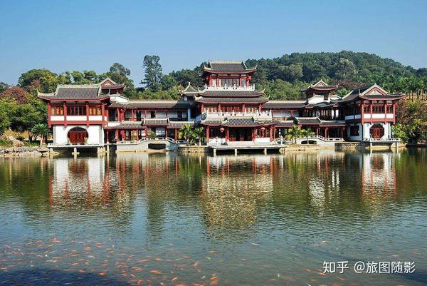通海县著名的旅游景点有秀山,龙兴寺,三圣宫,白龙寺,通海文庙等.