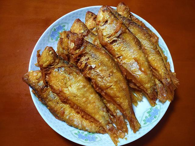 香煎马口鱼只需这两步外脆里嫩连刺都酥了