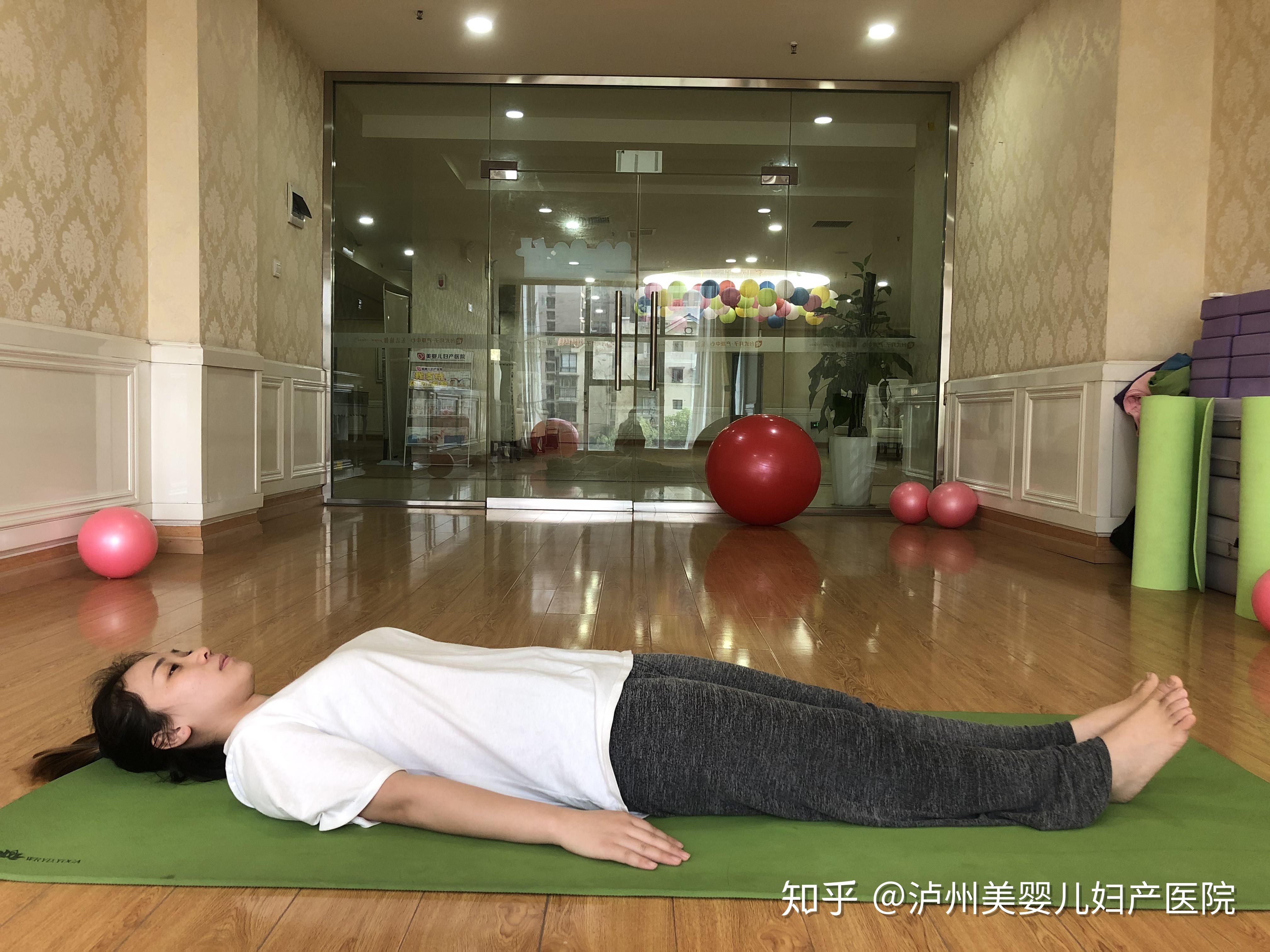 胸部运动:平躺在床,四肢伸直,全身处于放松状态,缓慢吸气让胸部扩大