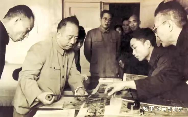 1950年，滕代远的长子想留在北京铁道部工作，他却说：你回老家吧 - 知乎