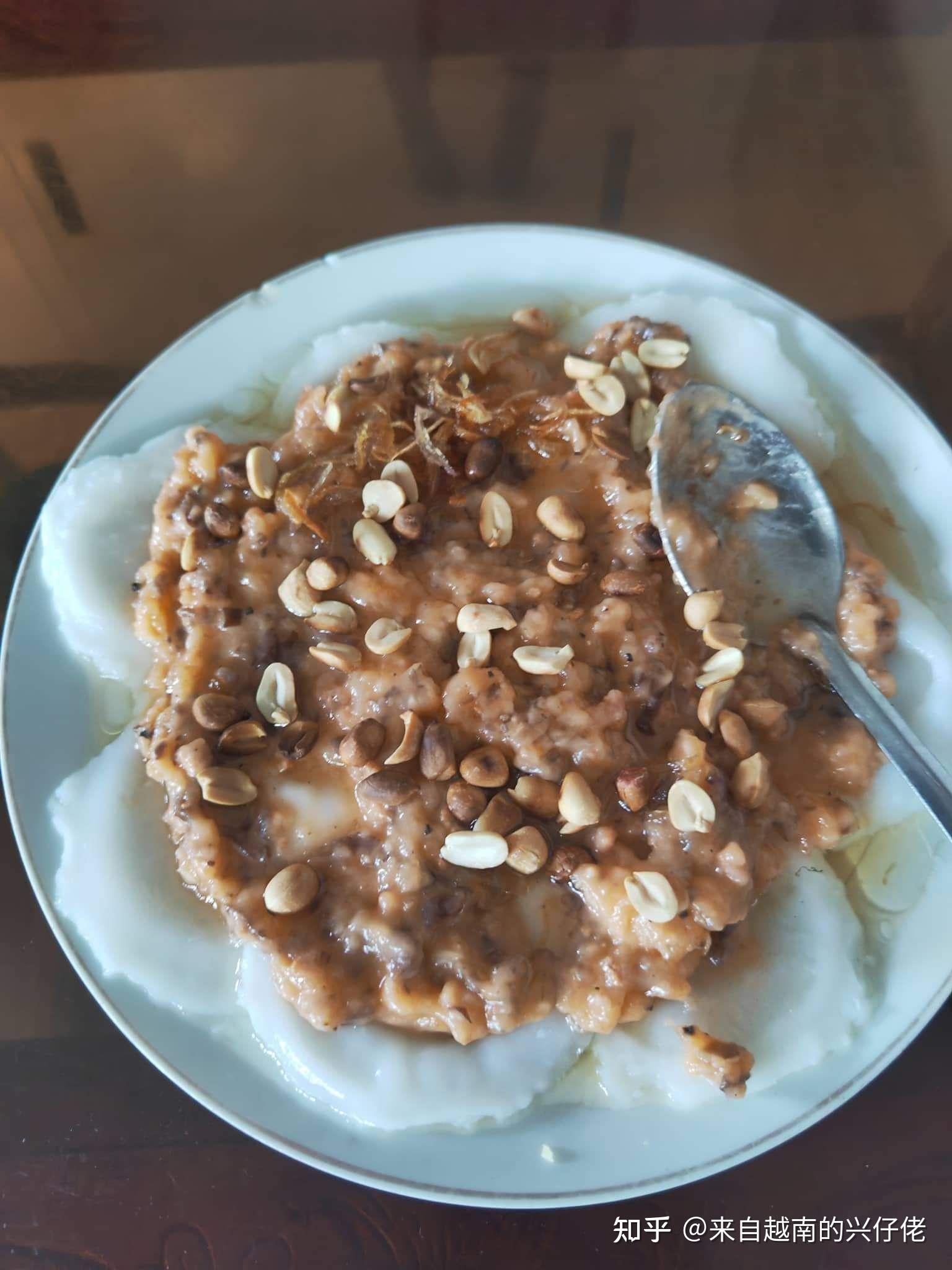 越南中部特产 bánh bèo特产分布在岘港,广南省,但主要特产地在会安