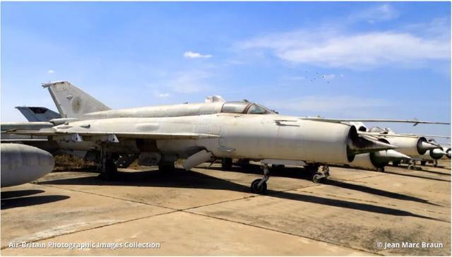 毕竟,柬埔寨空军在十来年前就没有一架固定翼战斗机了,仅有的曾经装备