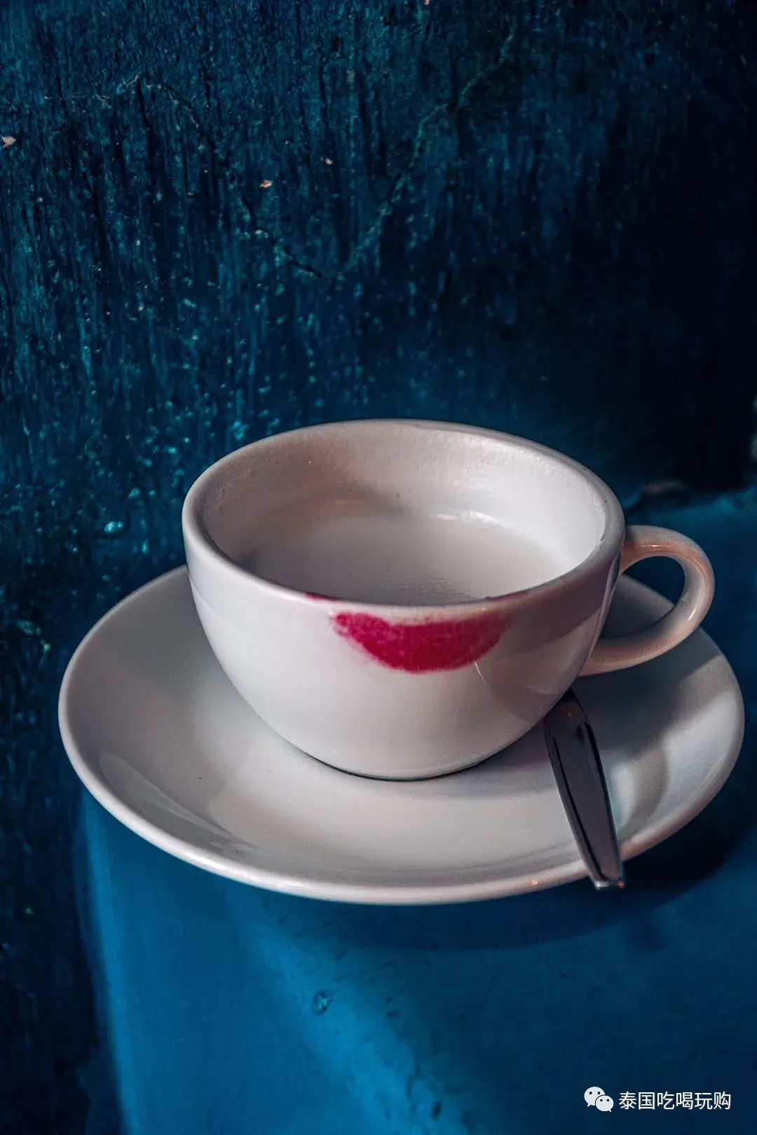 曼谷最蓝系咖啡店大皇宫旁老宅民巷的bluewhalecafe