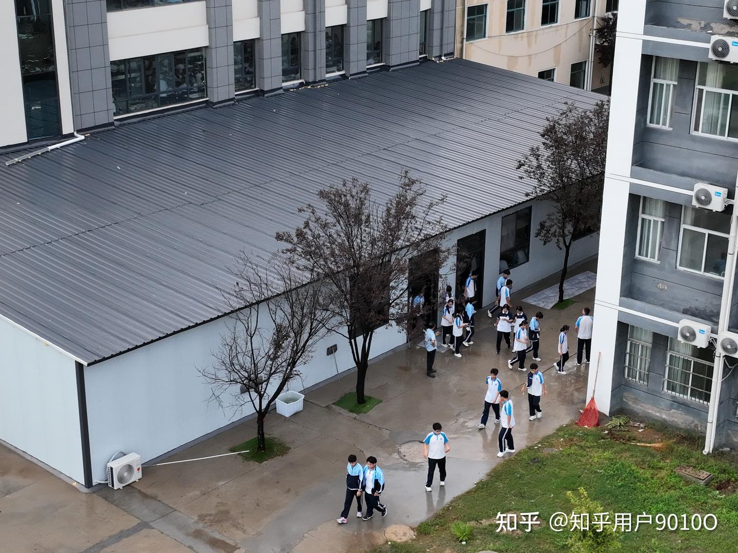 周口淮阳人民中学被曝临时餐厅存多重隐患 让家长引担忧(图3)