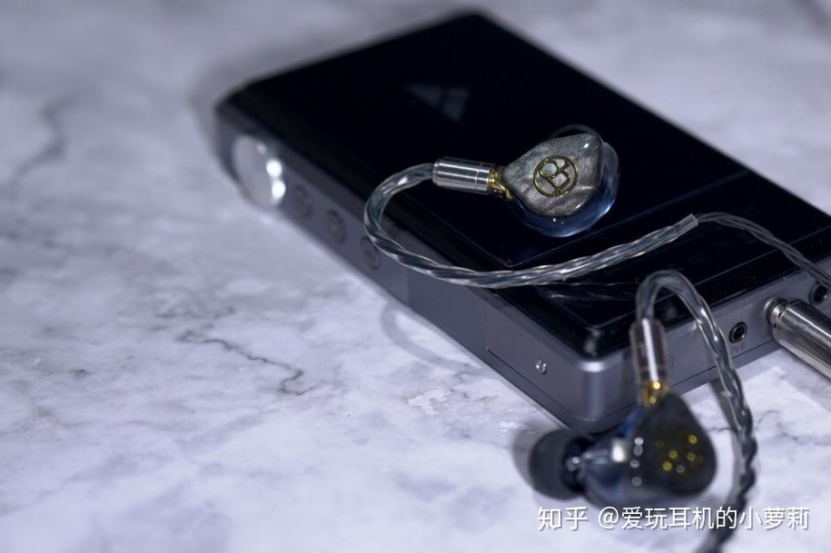 千元耳机大合集03就一颗动铁单元凭什么敢卖两千多听宝tpaurora