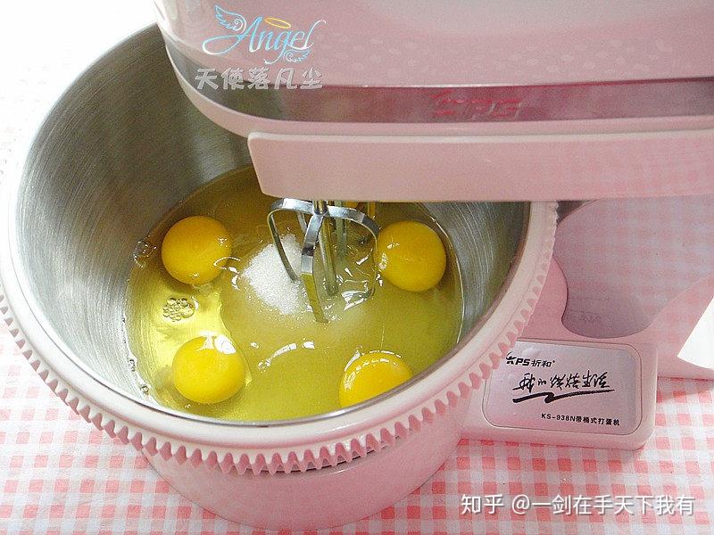 如何做蛋糕上的翻糖 v2-0b57614cd86484ec728c8cfcfdeee0fd_r.jpg