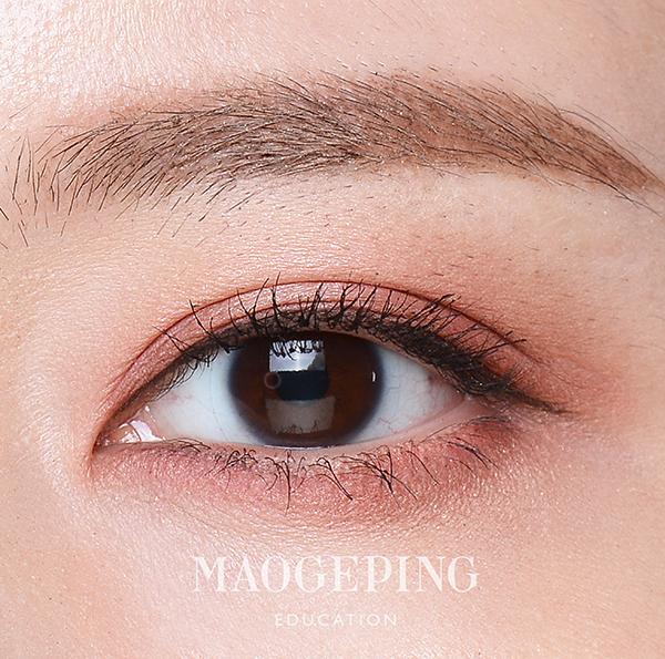 气质挂女生眼妆格外干净又美腻