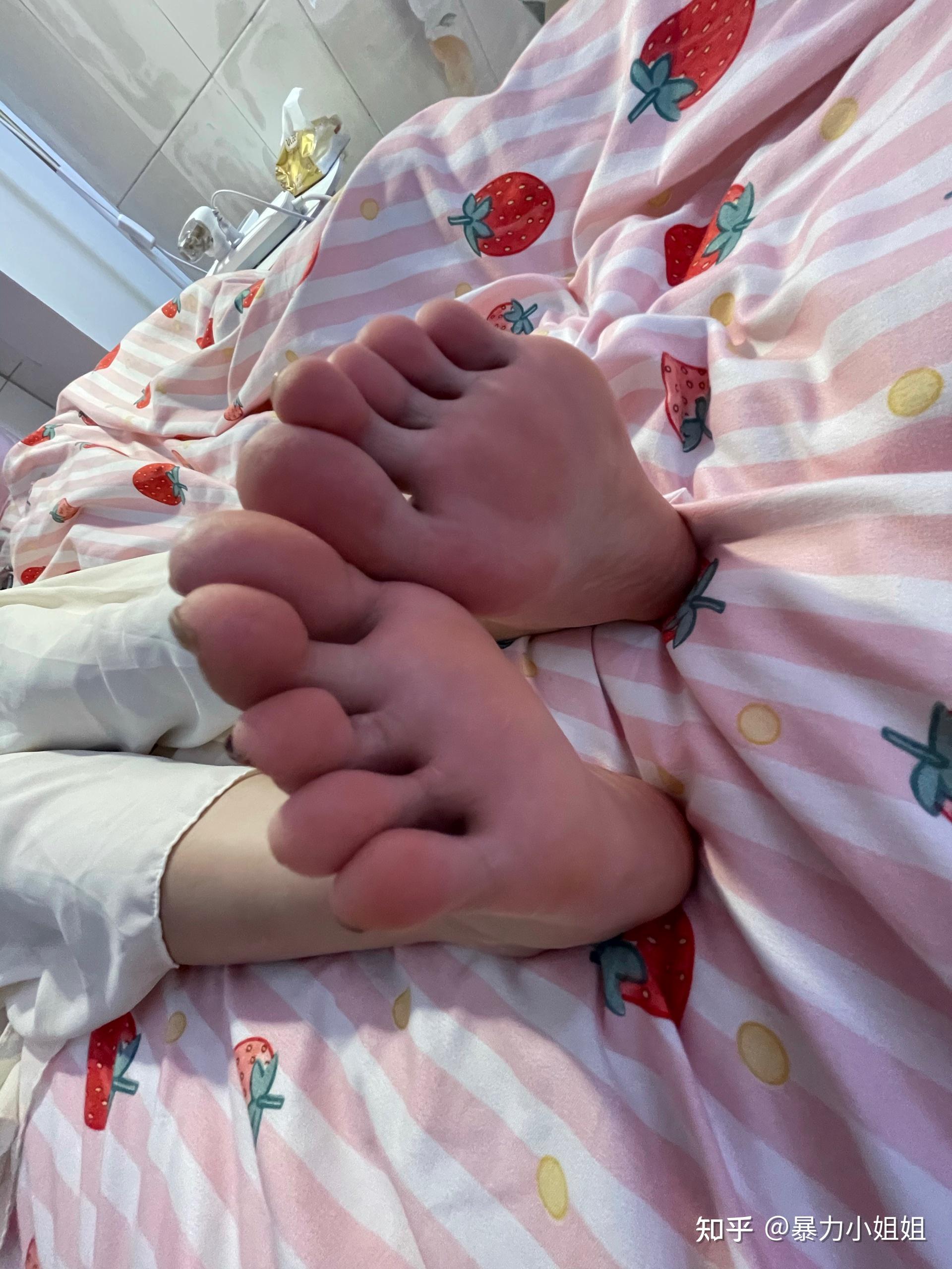 女生的脚都很小吗