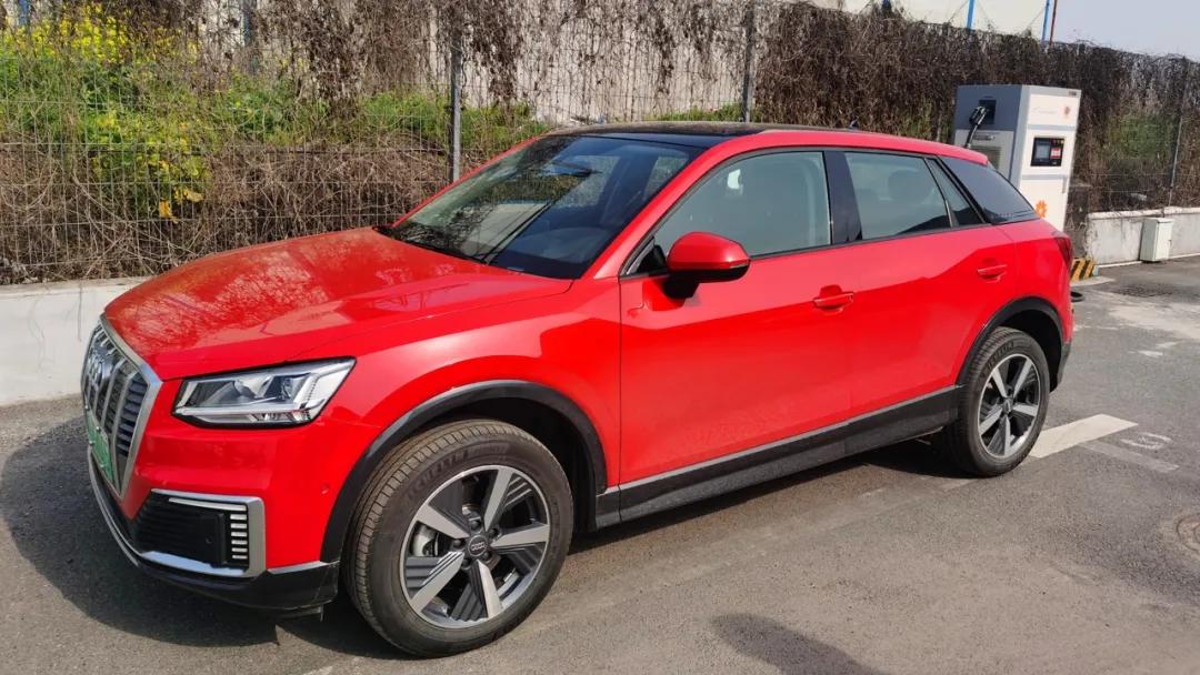 Audi q2l e tron