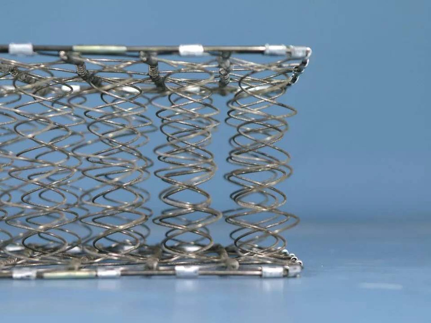 在弹簧的选择上,有整网弹簧和独立弹簧的区别.