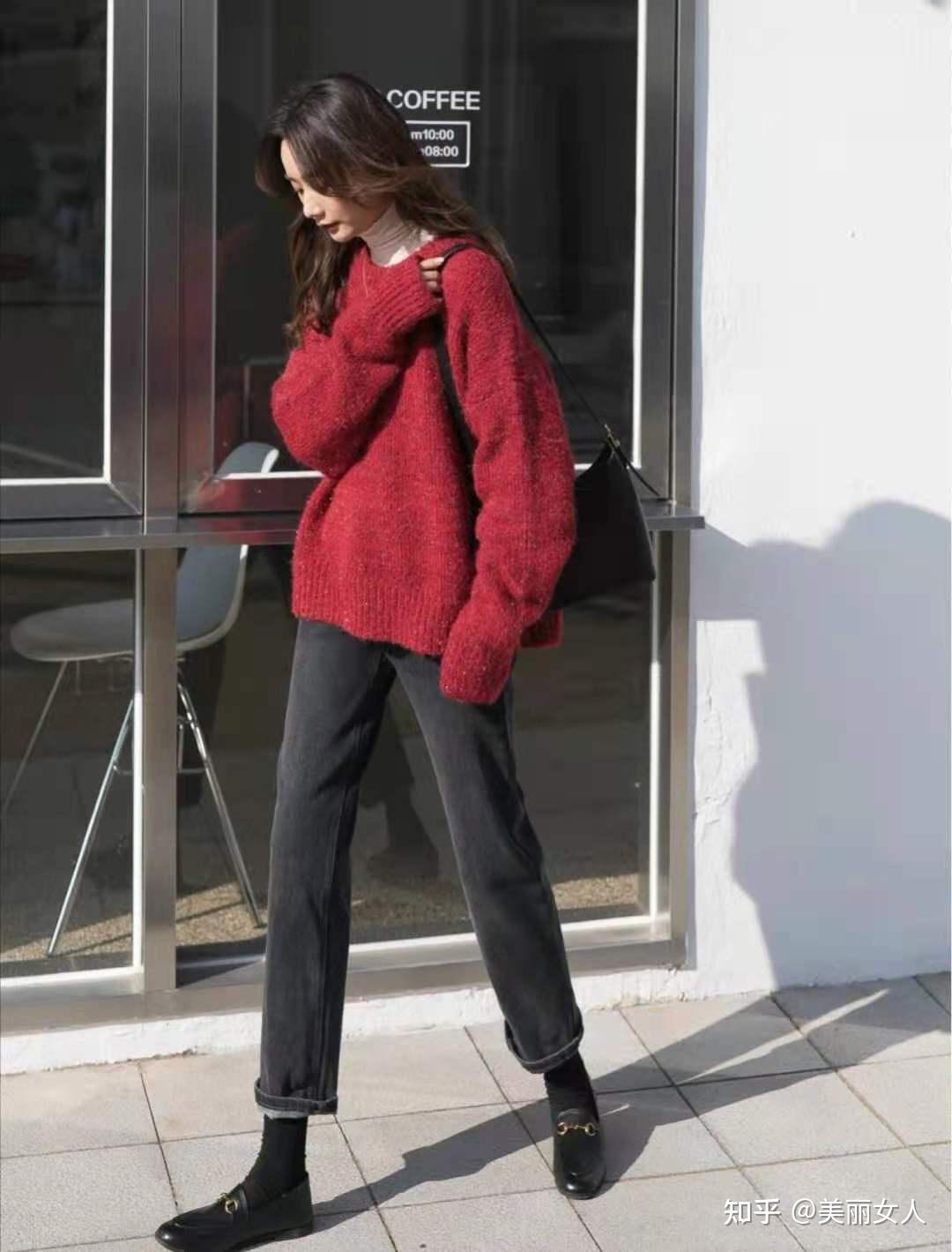 红色毛衣配什么颜色裤子好看高级