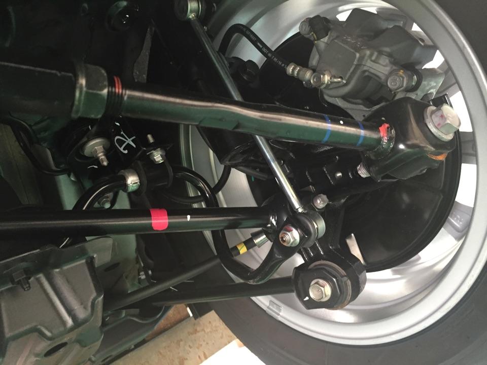 第八代凯美瑞的四连杆独立悬架和第七代凯美瑞的双连杆式独立悬架在其