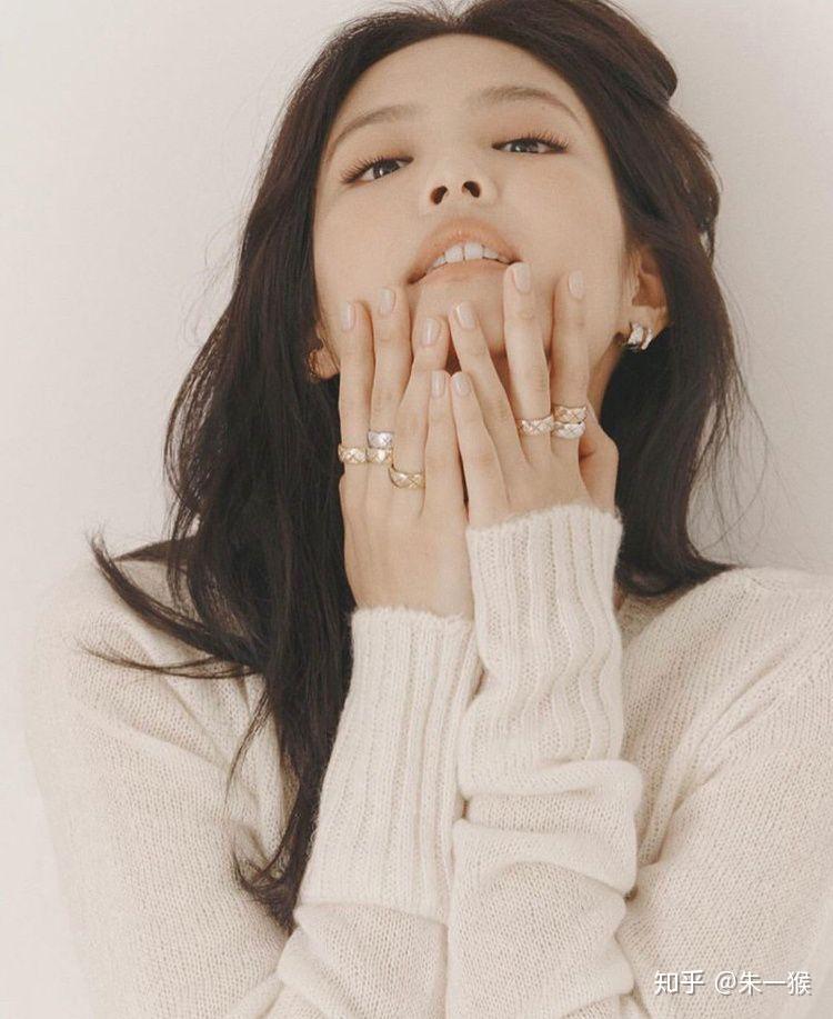 有没有jennie一身白色衣服的照片?