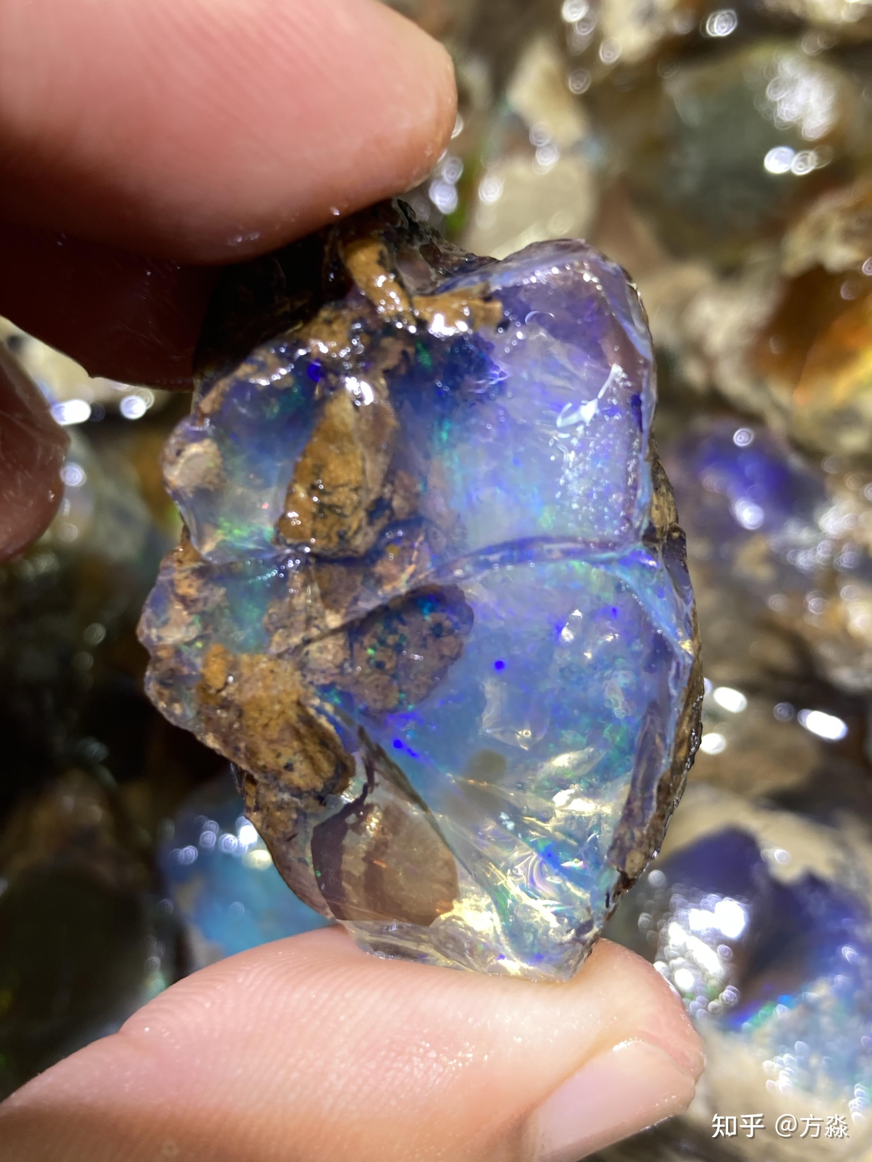 有光的地方石头会呈现颜色这是什么东西? - 知乎