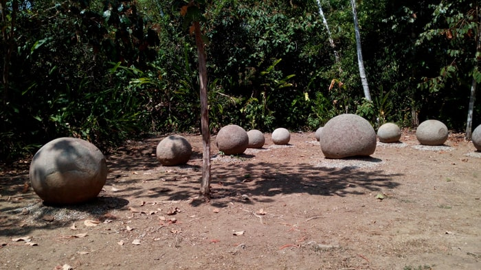 们在开垦中美洲哥斯达黎加三角洲热带丛林一隅时,发现了数百个石球:最