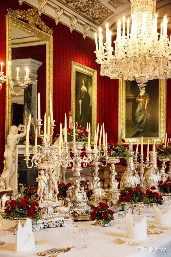 大家都可以坐在曾经女王用餐的地方感受一下贵族生活,拍摄一张高大上