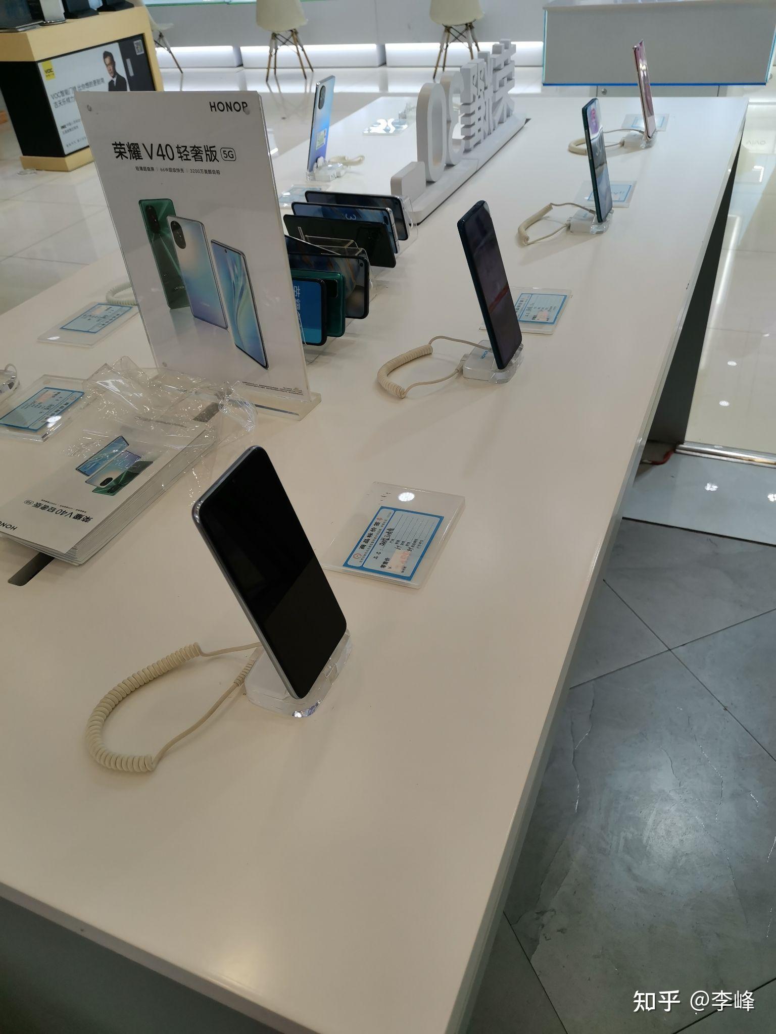 手机店实拍不用再纠结买什么手机了