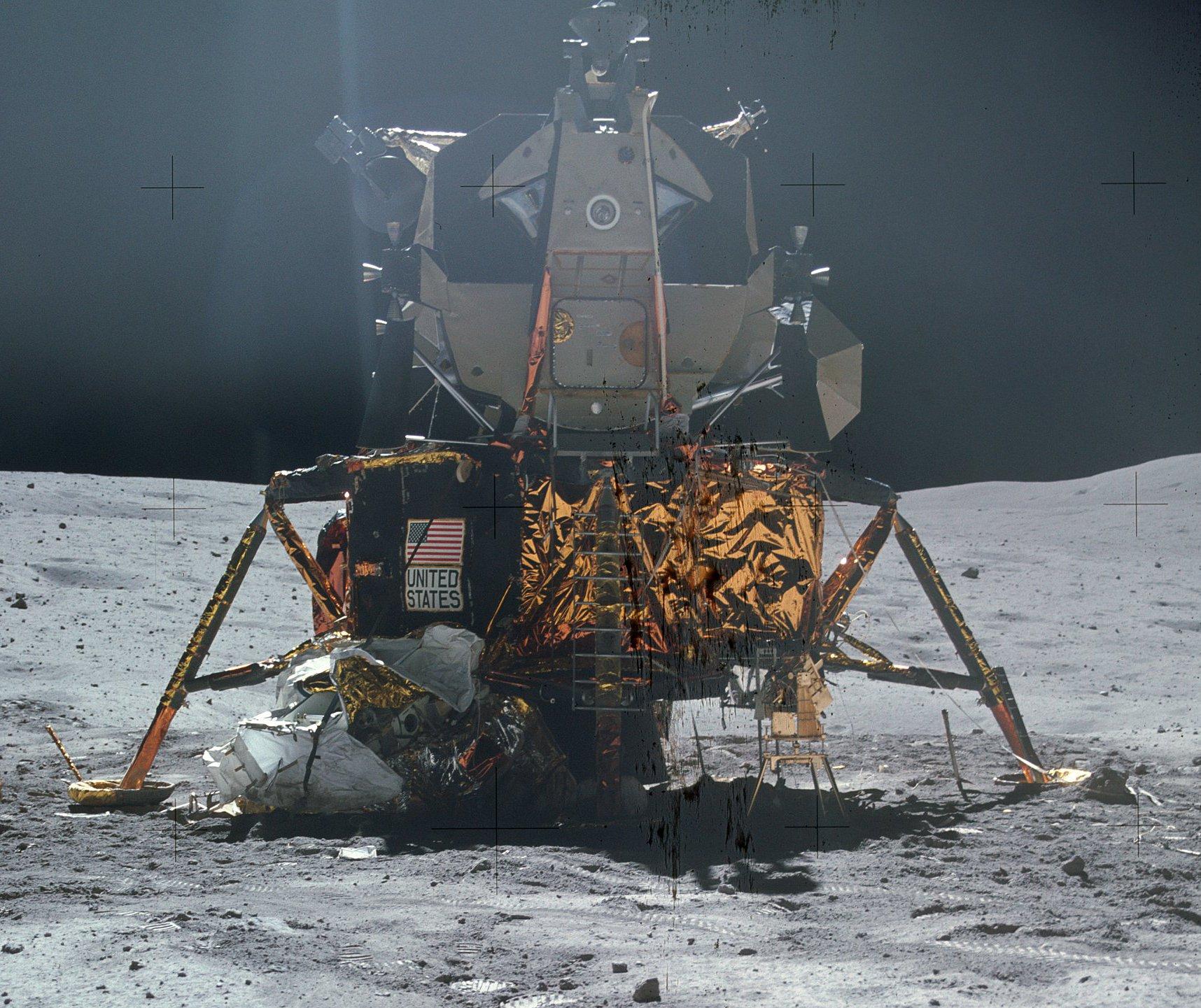 只有6米多高的登月舱,跟登月火箭——土星五号这种庞然大物没法比