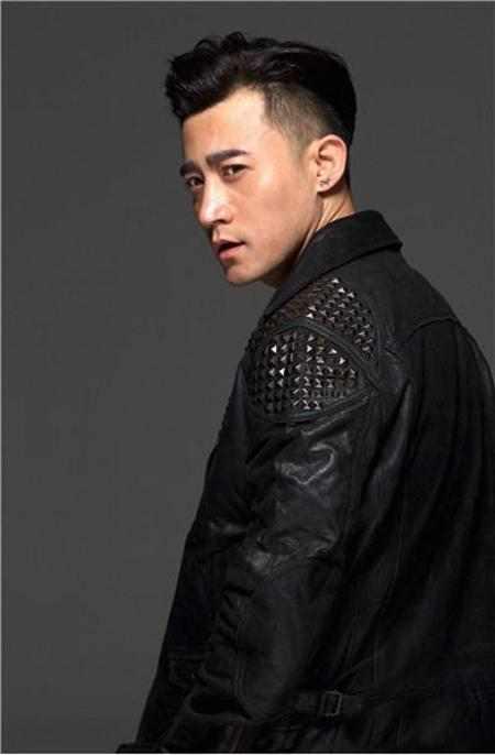 郑棋元饰演吴智哲演员,歌手.