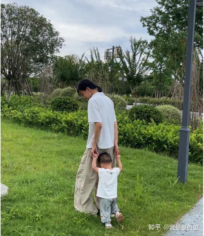 我和弟弟相差18岁:自从他来到家里后,一个二胎家庭的十年冷暖 - 知乎