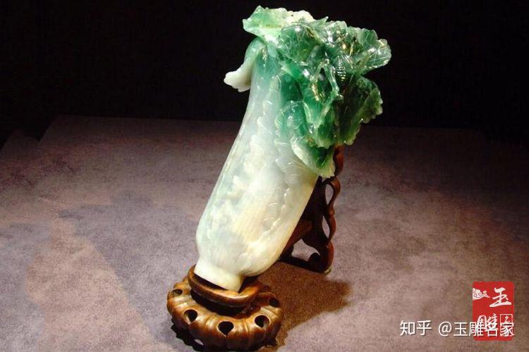 翡翠白菜 置物 中国新疆和田玉？ 翡翠白菜 置物 中国新疆和田玉？ 翡翠白菜凭什么被列为台北故宫