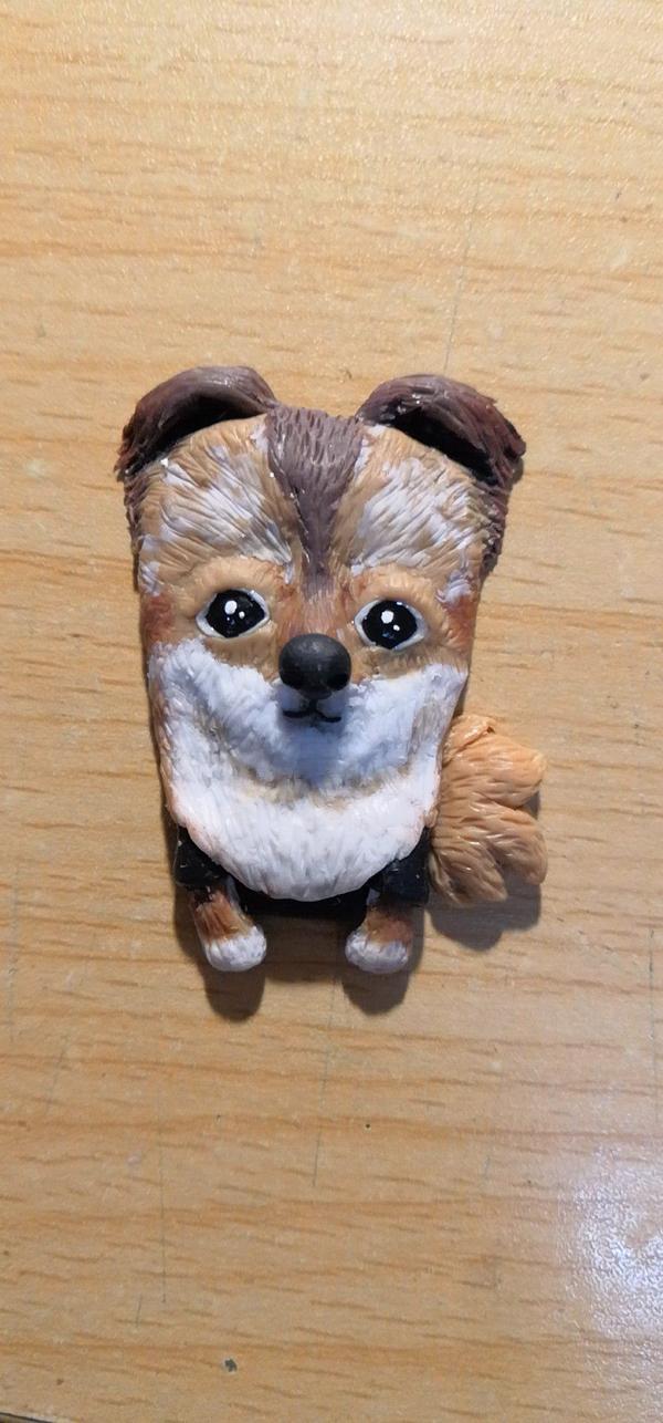 软陶啊,粘土啊 更具需要的效果选择呗