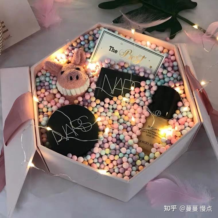 想给我闺蜜送生日礼物是送一直圣罗兰口红包装高档还是送很多可爱少女