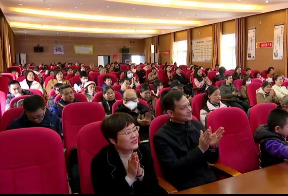 家校联动2023春雨心理教育大讲堂在莲塘一小举行