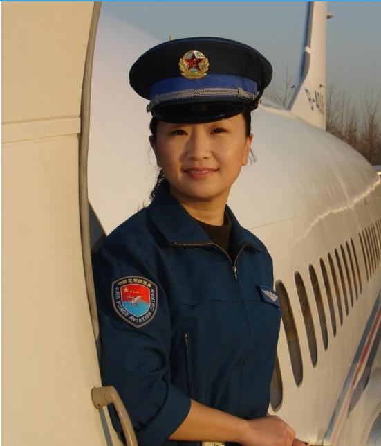 世界各国空军女飞行员军装照大pk我觉得她最美你呢