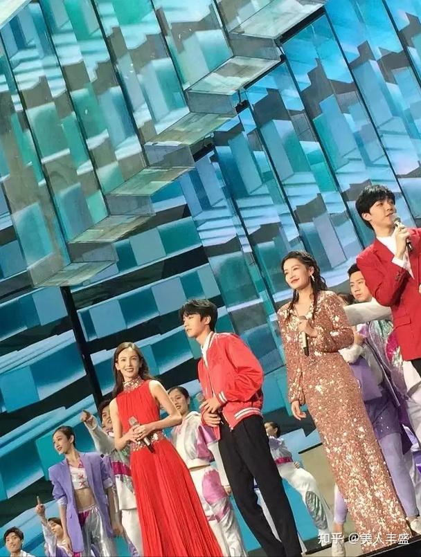 2022春晚小品贾玲张小斐回放 v2-0c624024f9e0cee67e30eaee6b9e653c_r.jpg