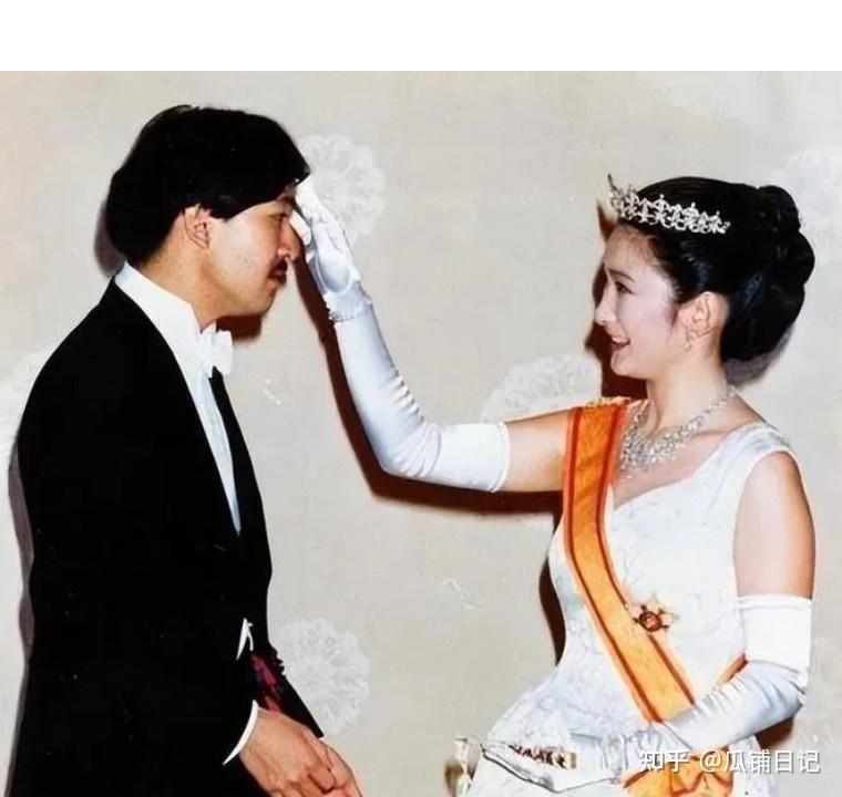 从“灰姑娘”到“笑面狐狸”:秋筱宫纪子妃的宫闱三十年 - 知乎