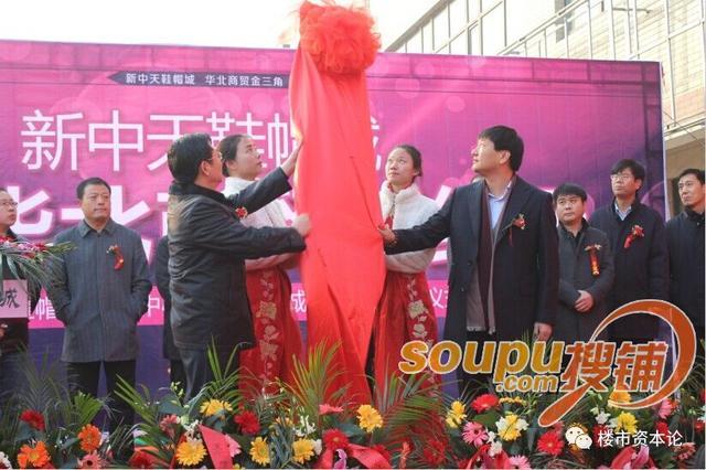 张中华(右)此外,招股书也透露出,目前鹏润控股的独