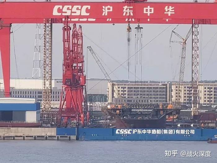 中国076两栖攻击舰初见雏形，带弹射器的小航母到底用来干吗的？ - 知乎