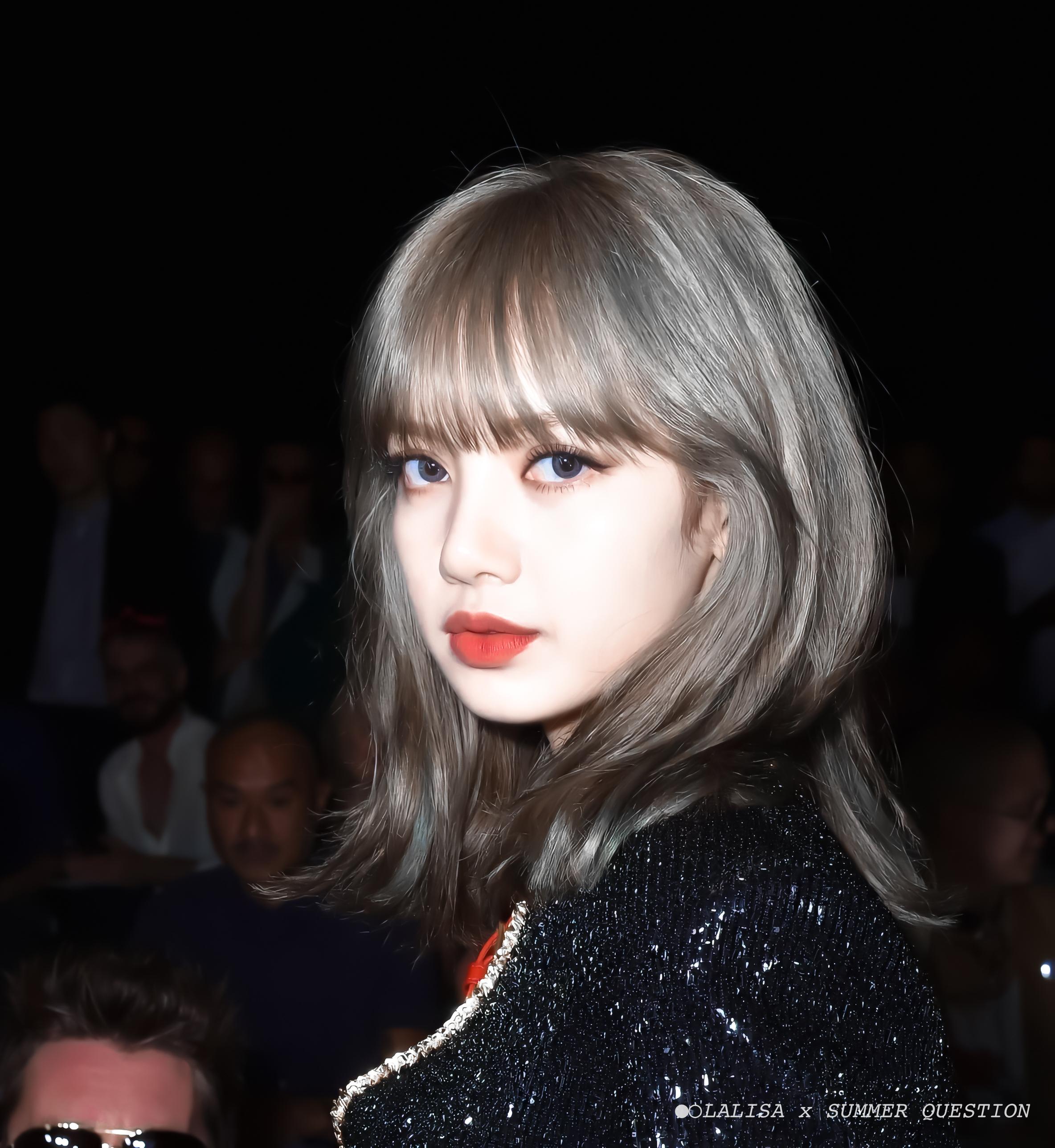 有没有lisa的适合当头像的照片