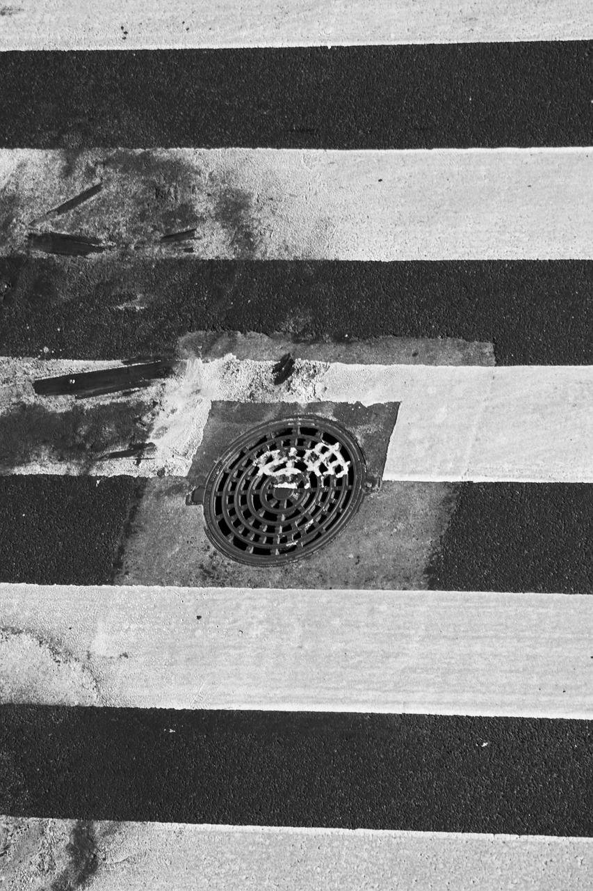 门口有污水井怎么处理