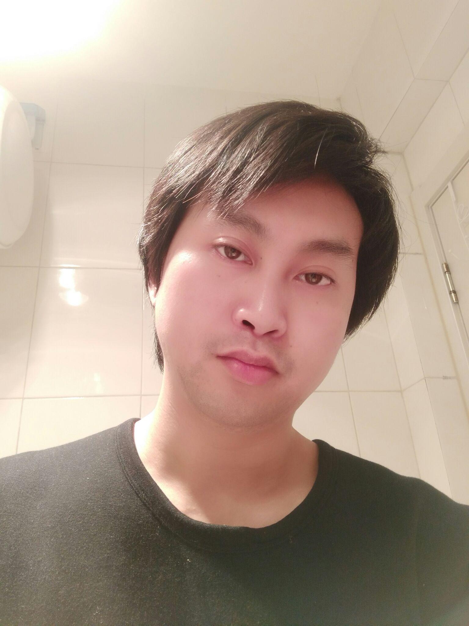 娃娃脸的男生怎样看起来成熟一点