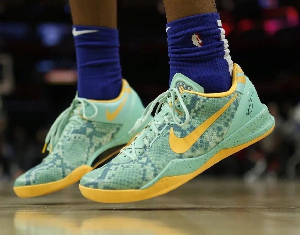 詹姆斯鞋款配色够骚气哈雷尔上脚reebok致敬